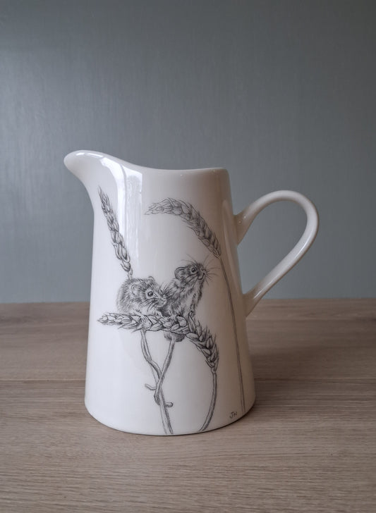 Medium jug - harvest mice